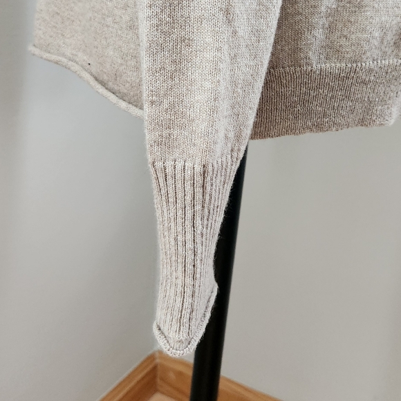 BANANA REPUBLIC cashmere blend ecru/ beige color cardigan in size S - Picture 6 of 10